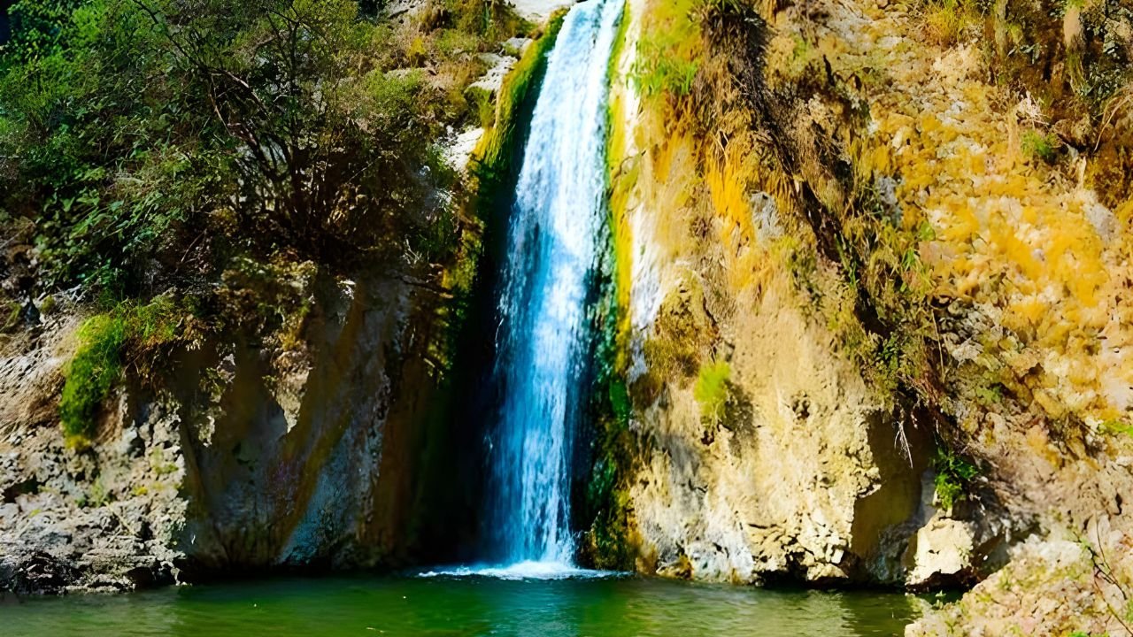 Jharipani Falls